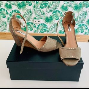 Halogen Studded Wedge